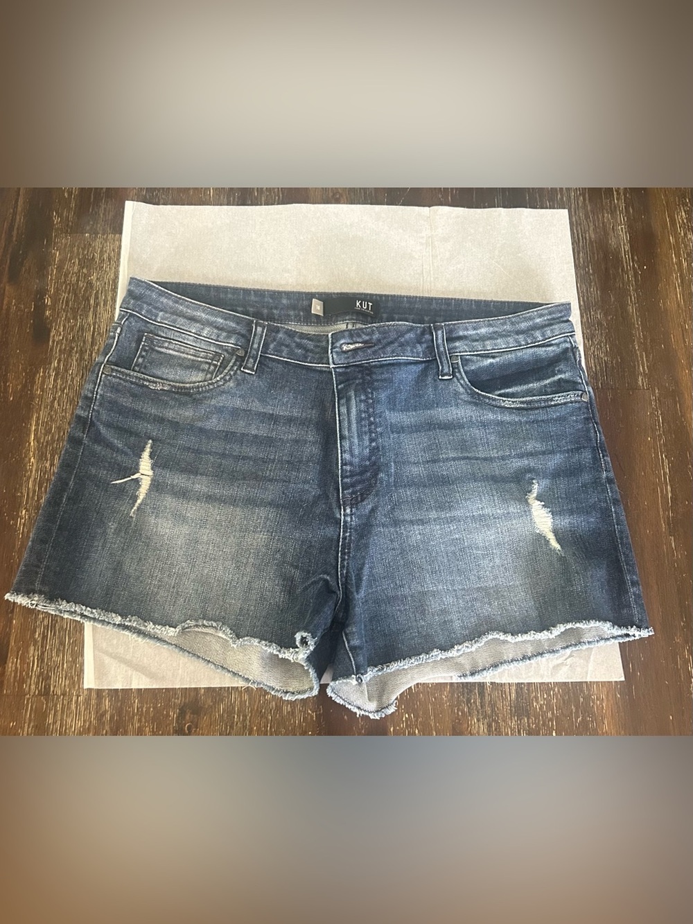 NWOT Kut From The Kloth GIGI High Rise Blue
Denim Cut Off Shorts